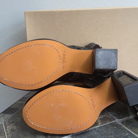 No. 704B Reneh Black Leather & Patent heels - Picture 8 of 10